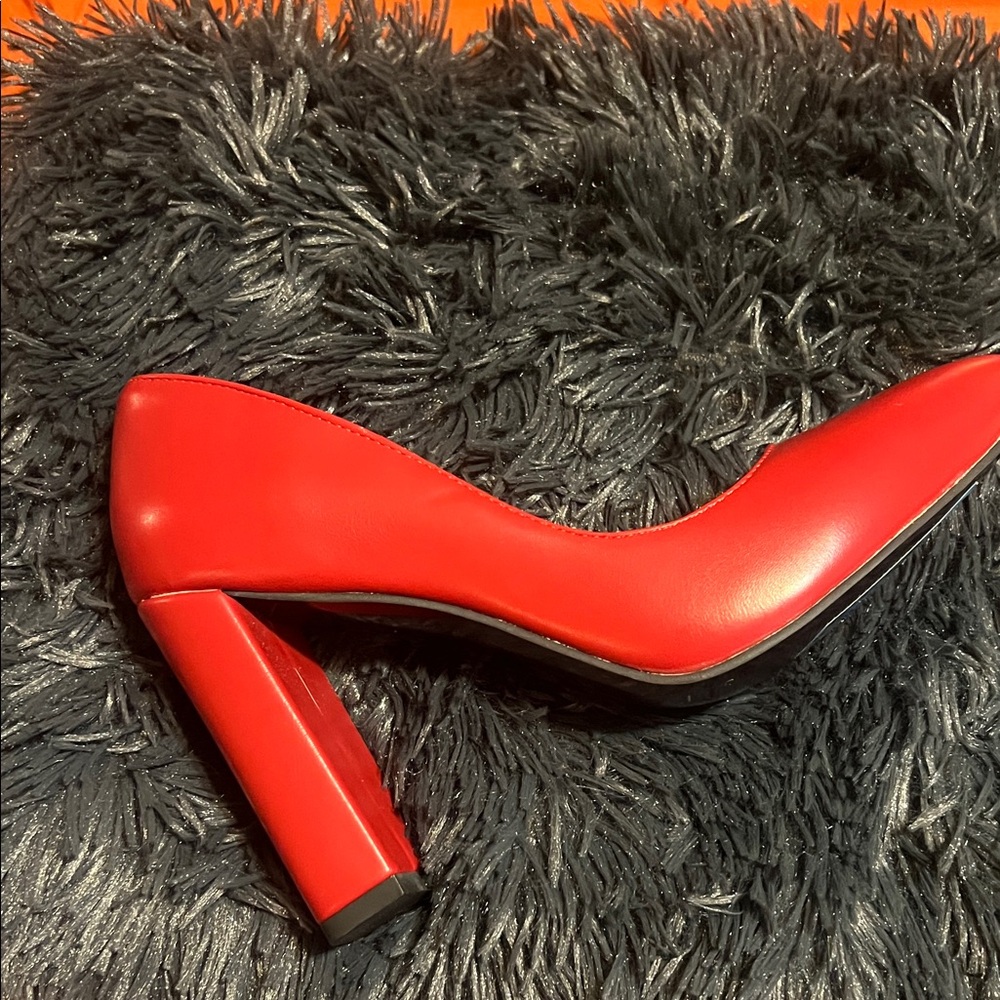 Elegant Red Women's Pumps